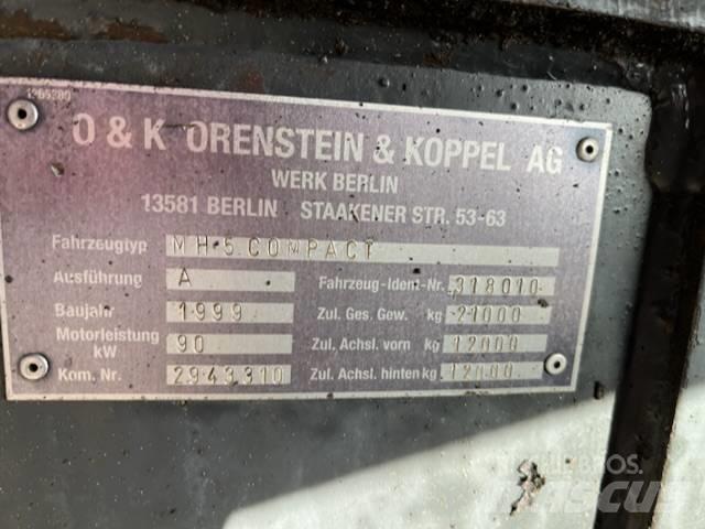 O&K MH 5 Compact Ohjaamo ja sisusta