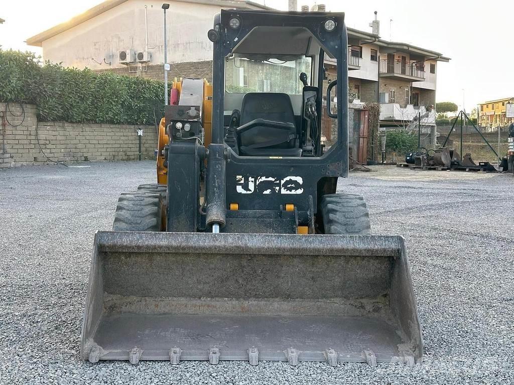 JCB 225 Pienkuormaajat