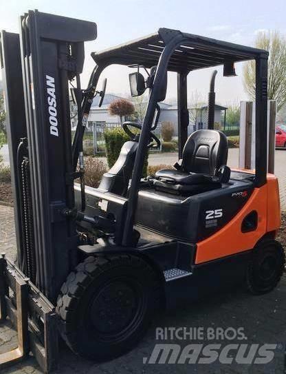 Doosan D25S-5 Dieseltrukit