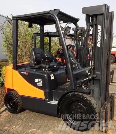 Doosan D25S-5 Dieseltrukit