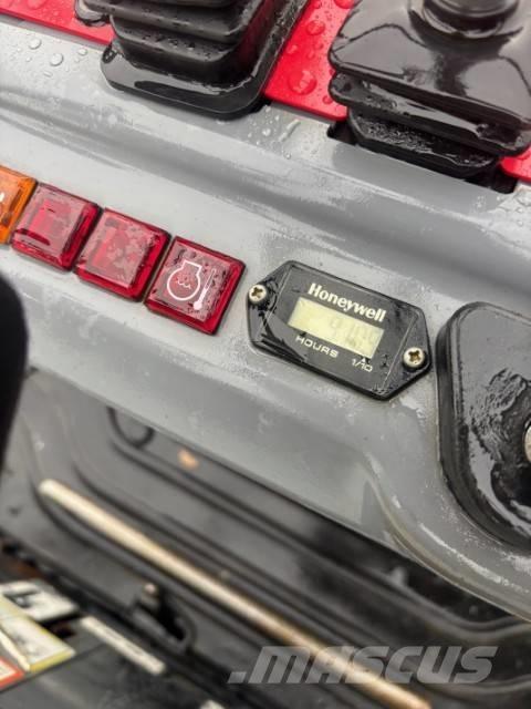 Takeuchi TB 210 R Minikaivukoneet < 7t