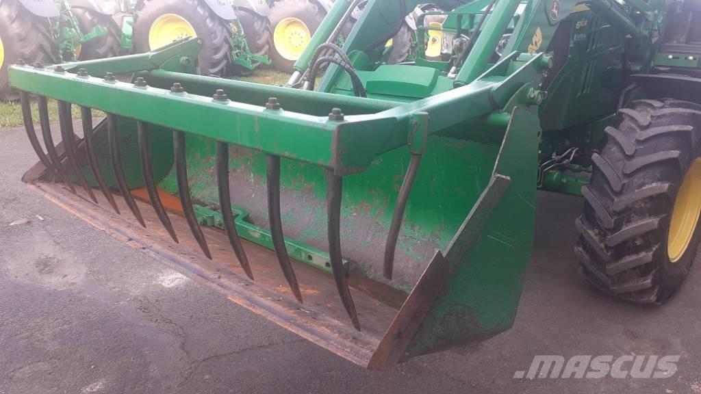 John Deere 6110 R Traktorit
