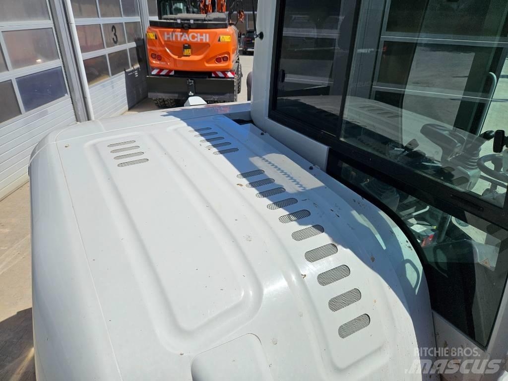 Takeuchi TB295W Pyöräkaivukoneet