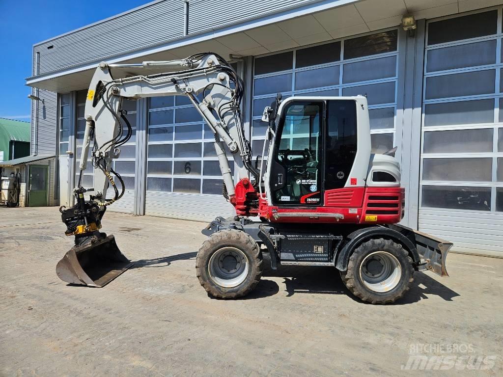 Takeuchi TB295W Pyöräkaivukoneet