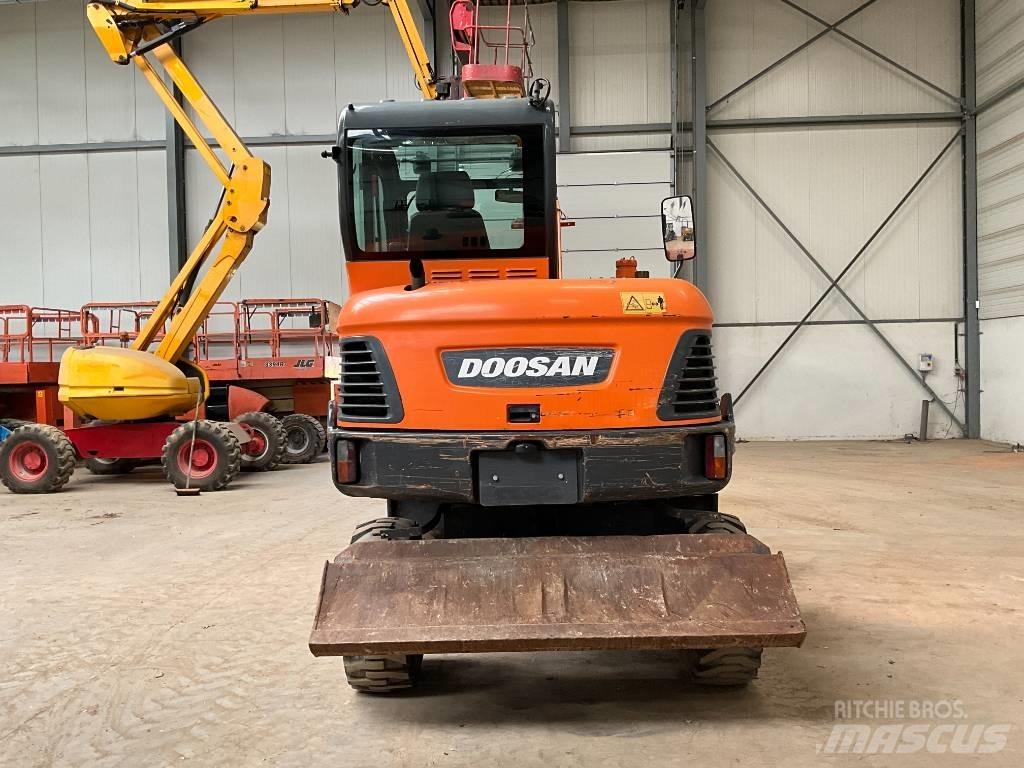 Doosan DX 55 W Pyöräkaivukoneet