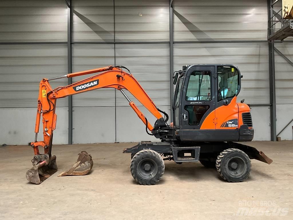 Doosan DX 55 W Pyöräkaivukoneet
