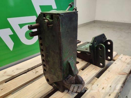 John Deere 3220 hook Ohjaamo ja sisusta