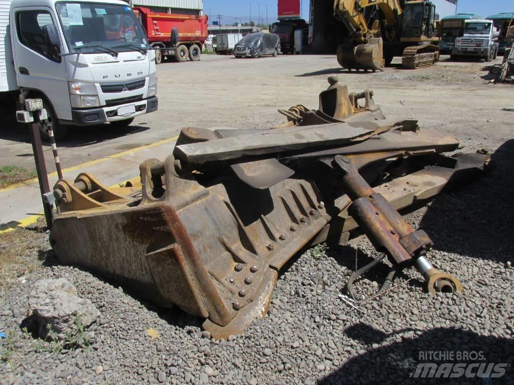 CAT D8T-15 Telaketjupuskutraktorit