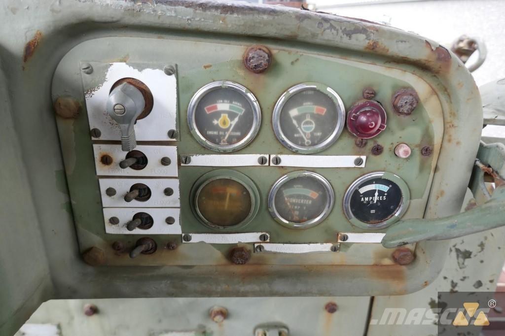 CAT D7F Ex-army Telaketjupuskutraktorit