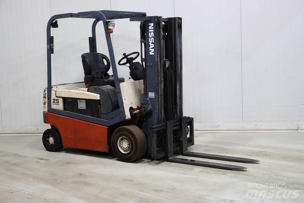 Nissan Q02L25CU Sähkötrukit