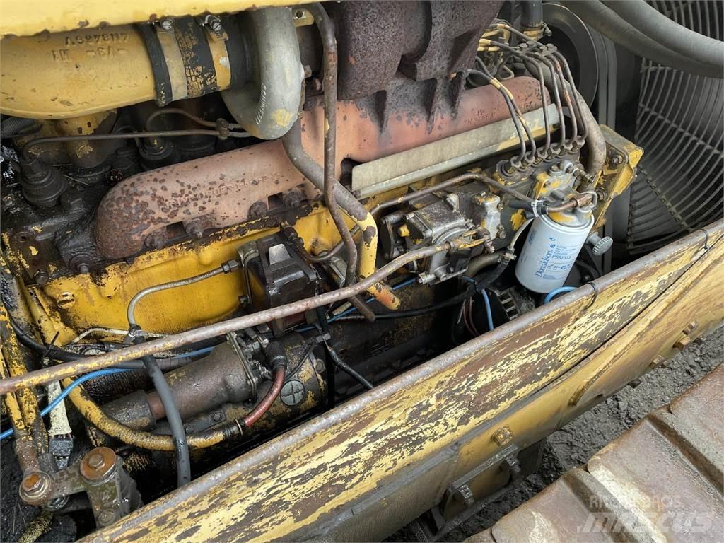 CAT D6D Telaketjupuskutraktorit