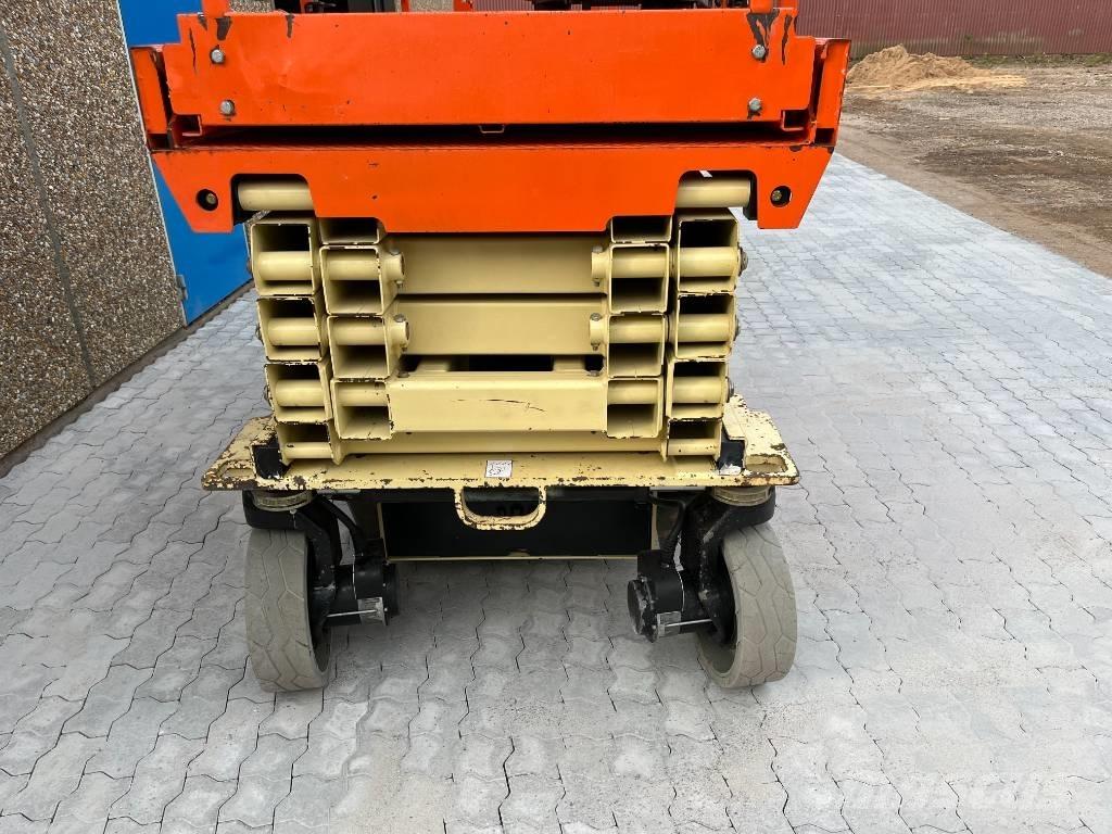 JLG 3246 ES Saksilavat
