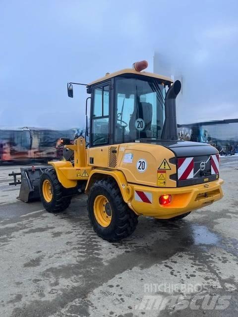 Volvo L 30 G Pyöräkuormaajat
