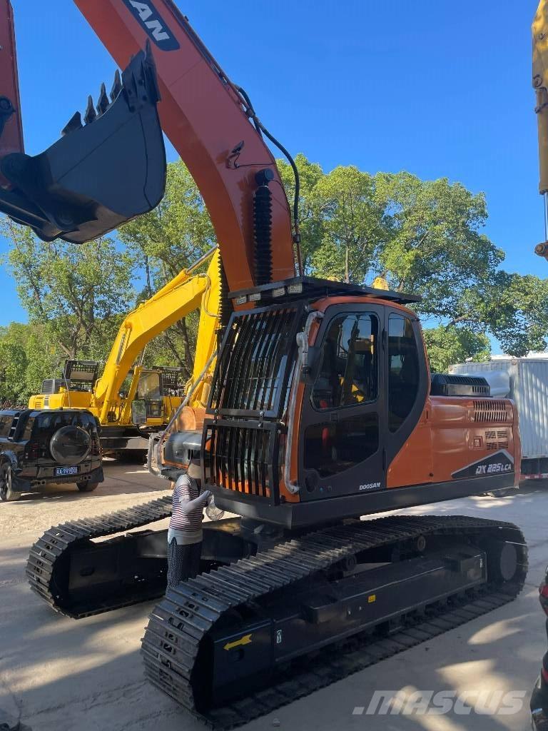 Doosan DX 225 LC Midikaivukoneet 7t - 12t