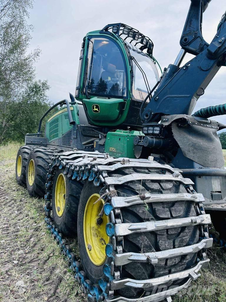 John Deere 1170G 8W Harvesterit