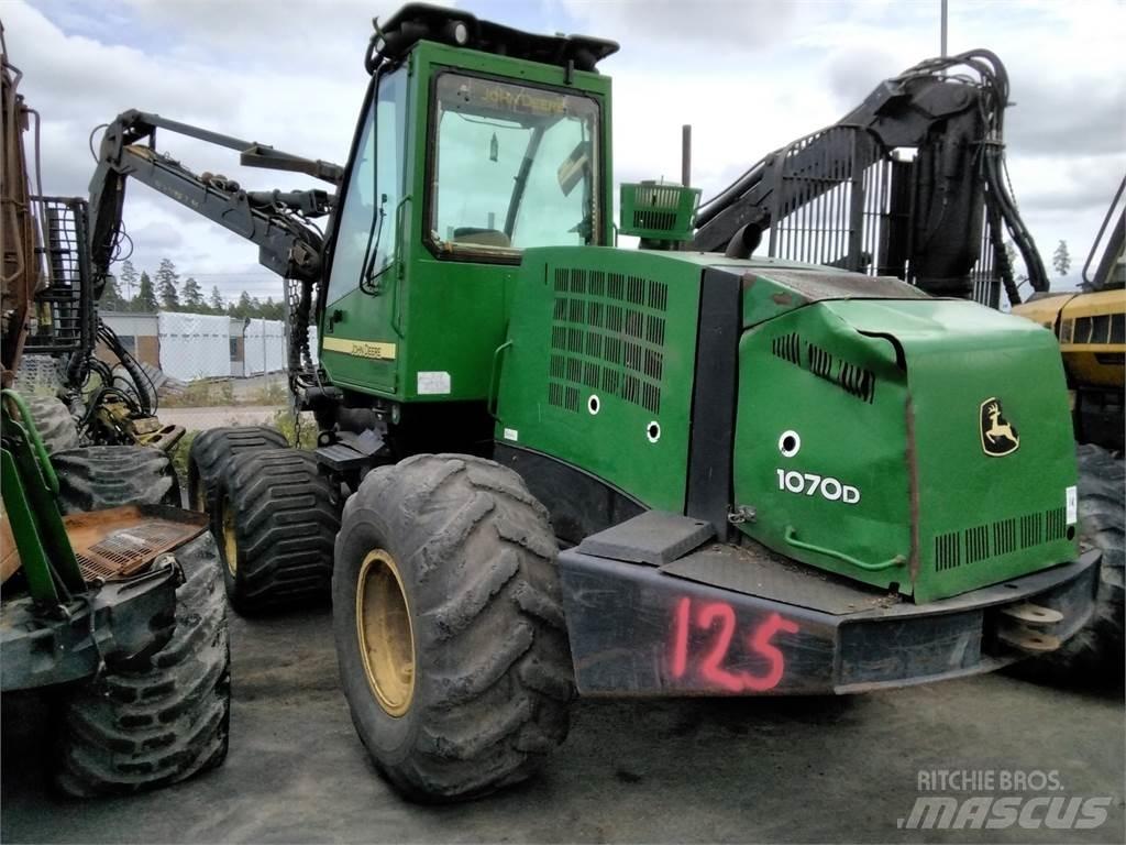 John Deere 1070 D Harvesterit