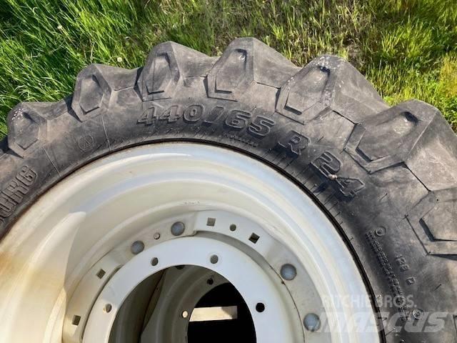 Trelleborg 440/65R24 Renkaat ja vanteet