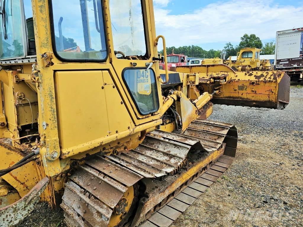 CAT D 4 C Telaketjupuskutraktorit