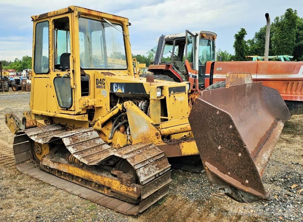 CAT D 4 C Telaketjupuskutraktorit