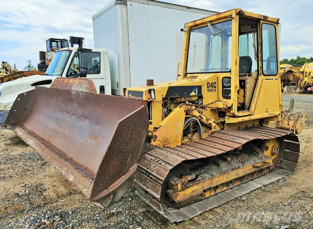 CAT D 4 C Telaketjupuskutraktorit