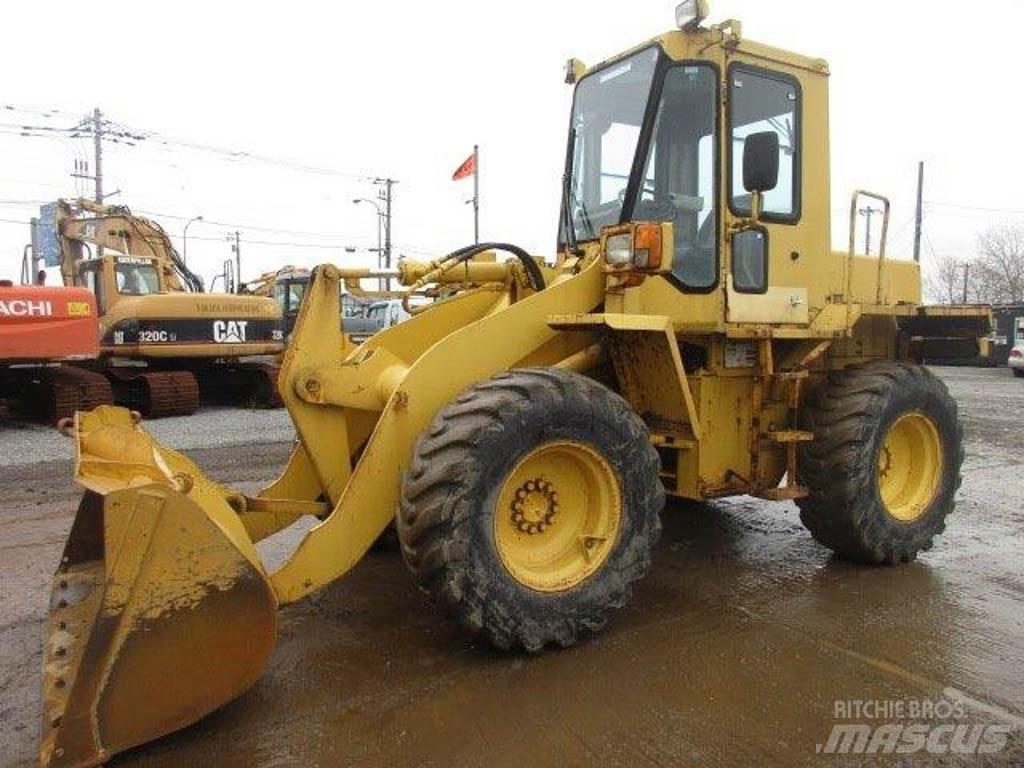Komatsu WA100-1 Pyöräkuormaajat