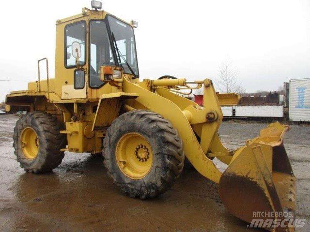 Komatsu WA100-1 Pyöräkuormaajat
