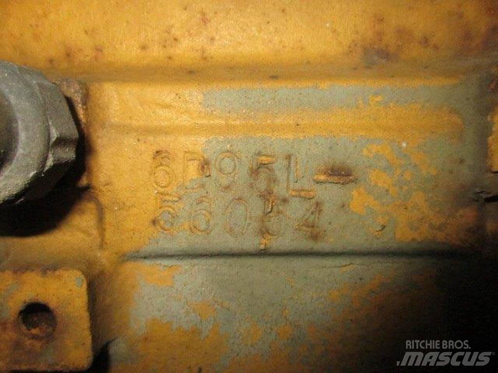 Komatsu WA100-1 Pyöräkuormaajat
