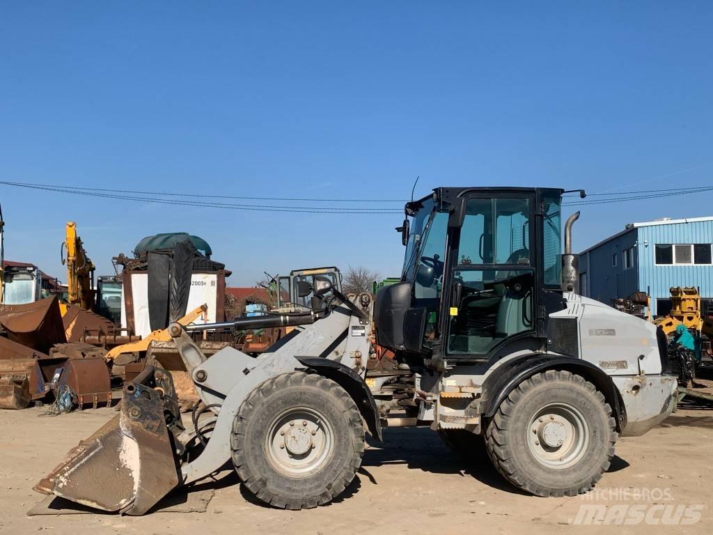 CAT 908H Pyöräkuormaajat