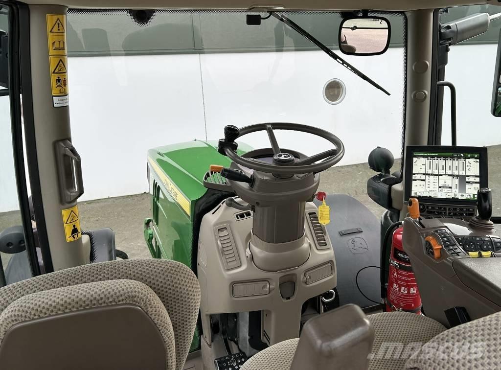 John Deere 6215 R Traktorit