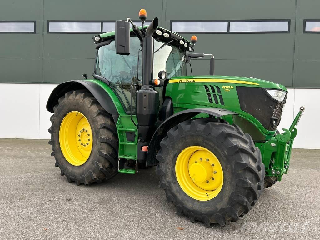 John Deere 6215 R Traktorit