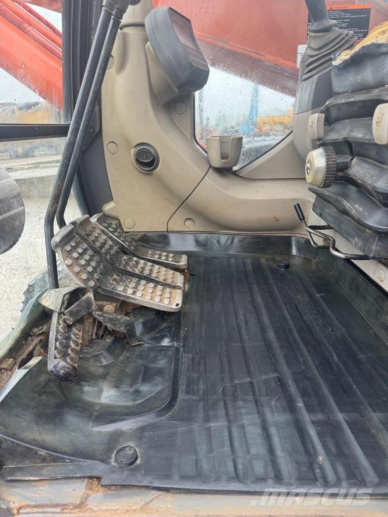 Hitachi zx210 Telakaivukoneet