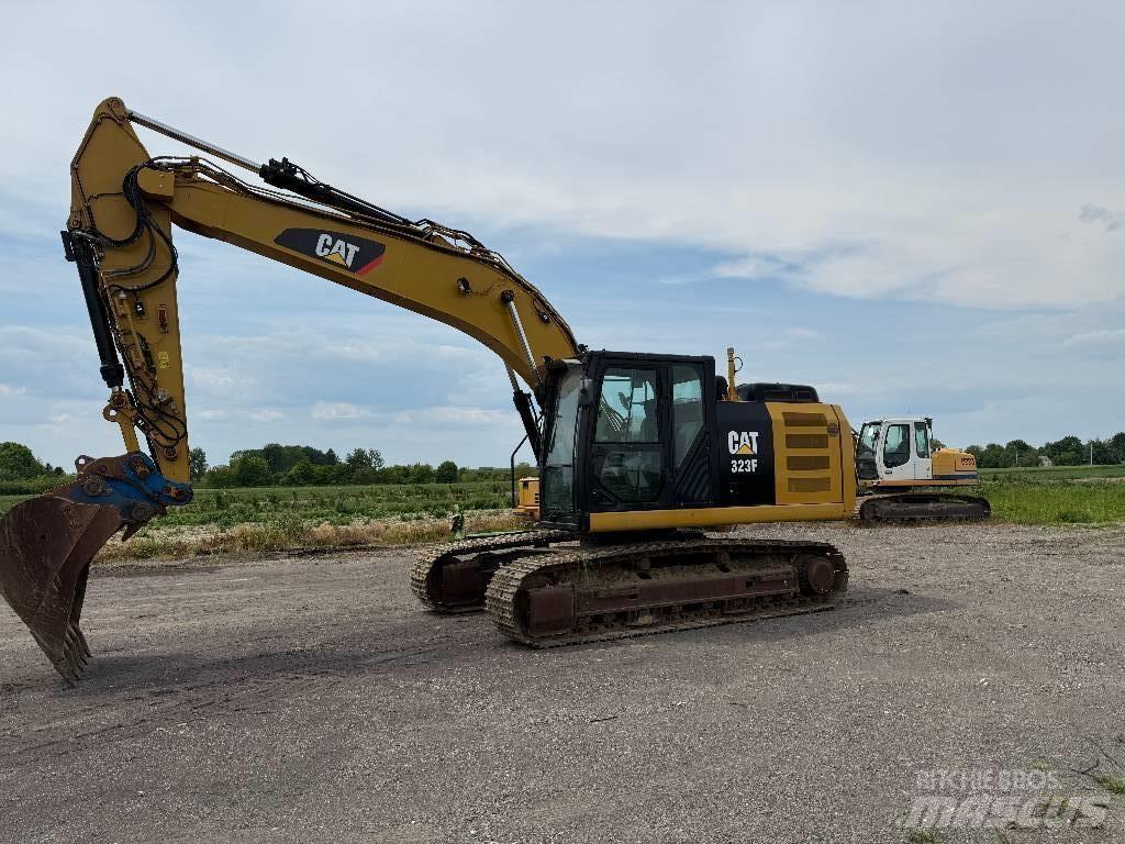 CAT 323 F L Telakaivukoneet