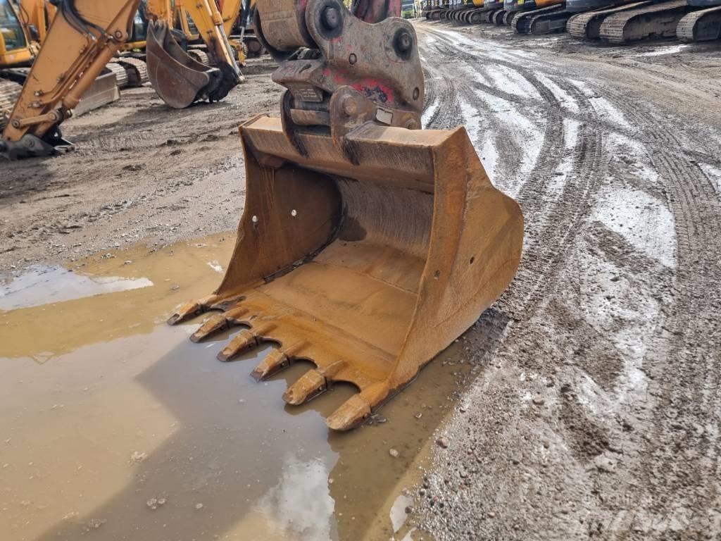 JCB JS220 LC T4 Telakaivukoneet