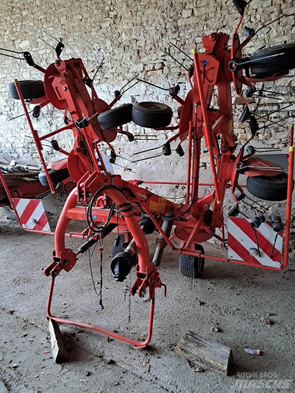 Kuhn GF7902 Pöyhimet ja haravat