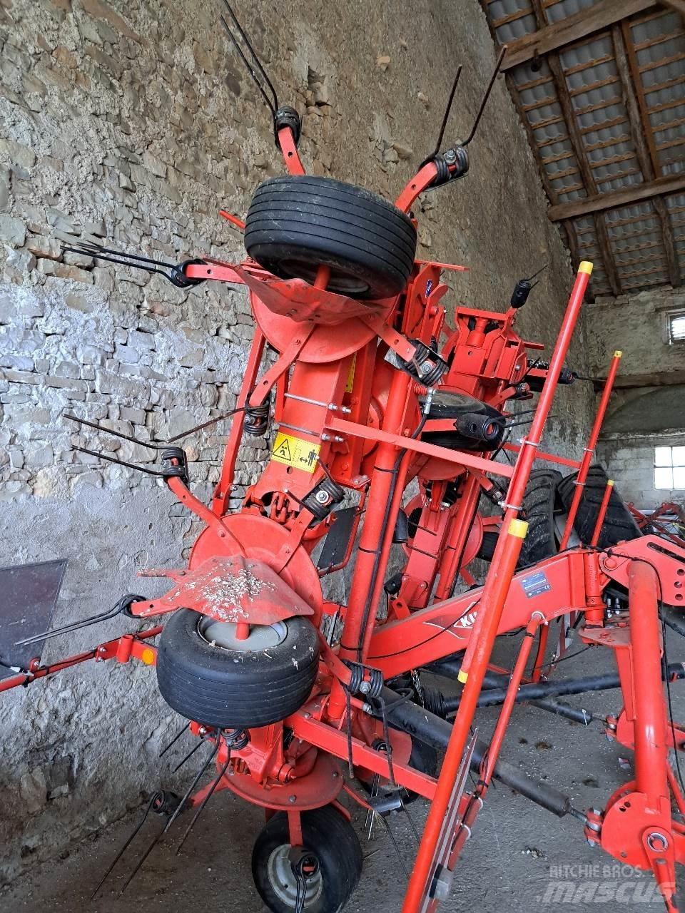 Kuhn GF7902 Pöyhimet ja haravat