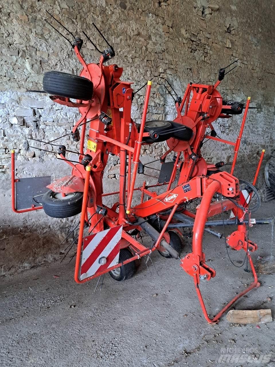 Kuhn GF7902 Pöyhimet ja haravat