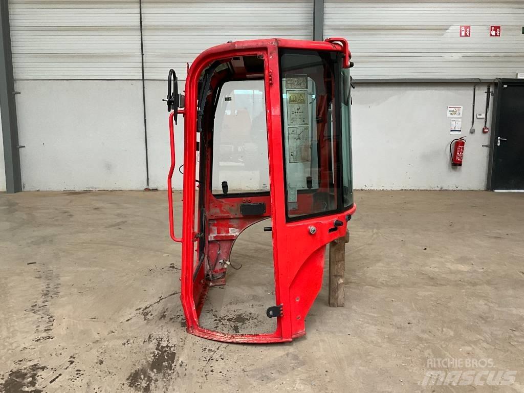 Yanmar Vio 25-6 Ohjaamo ja sisusta