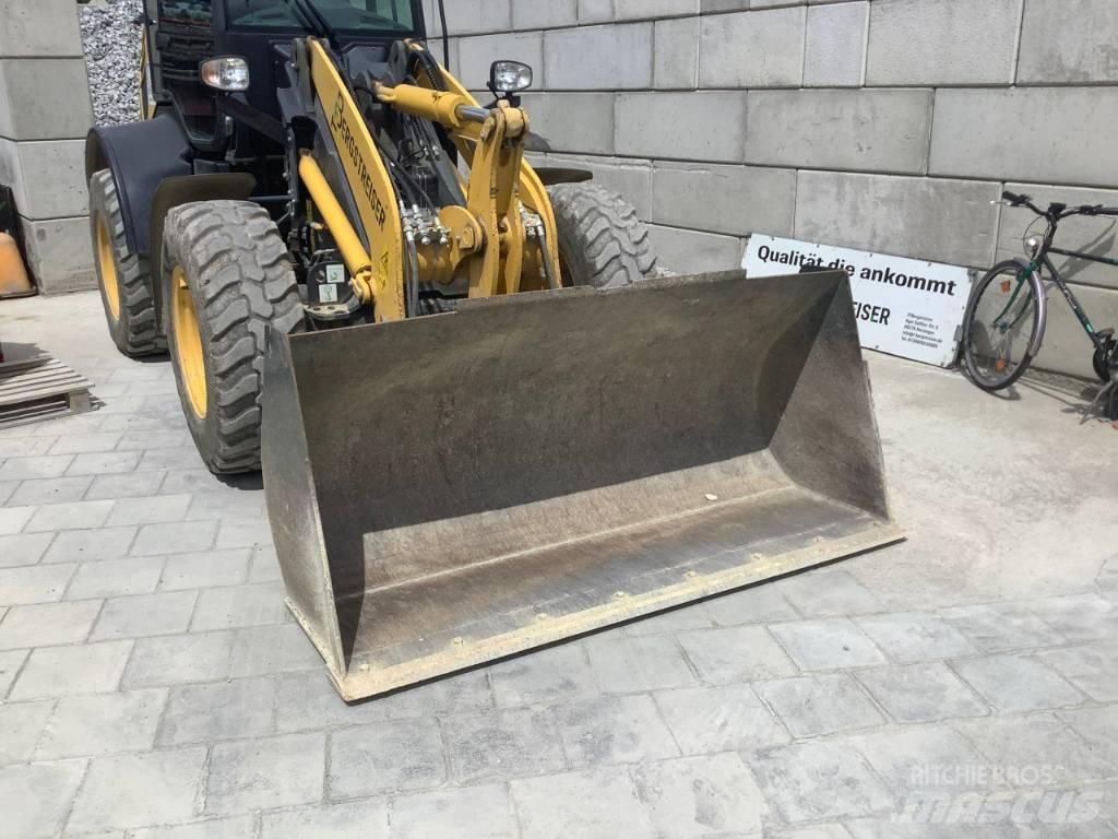 Komatsu WA100M-8 Pyöräkuormaajat