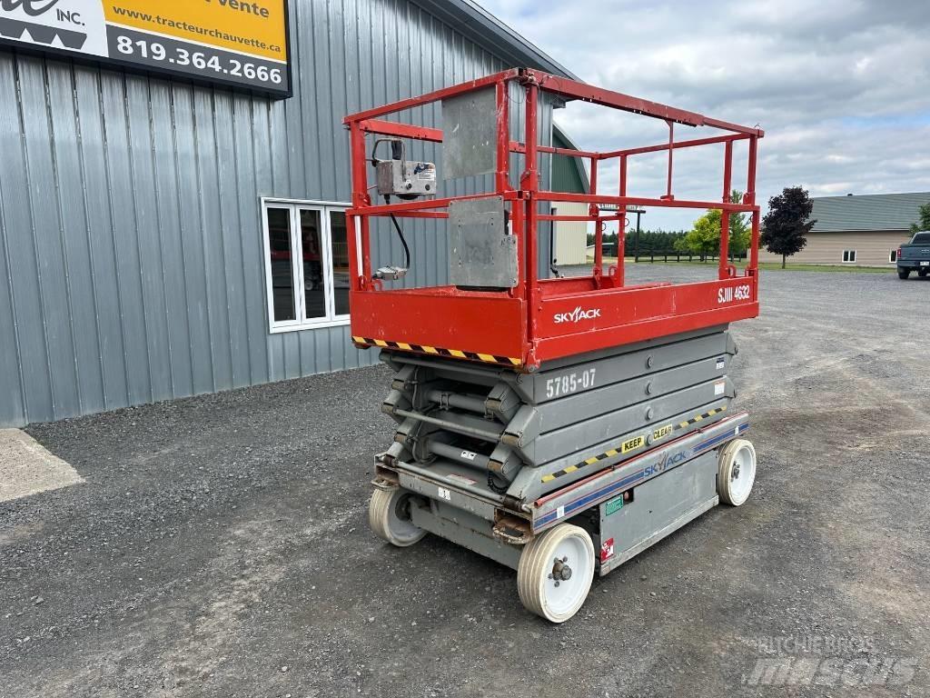 SkyJack SJ 4632 Saksilavat