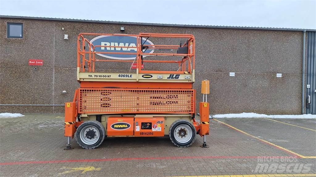 JLG 4069LE Saksilavat