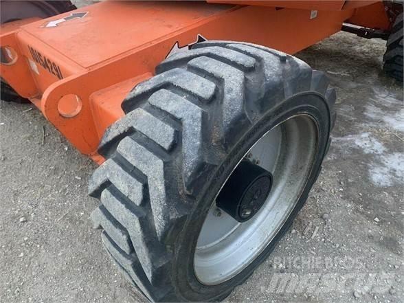 JLG 600AJ Kuukulkijat