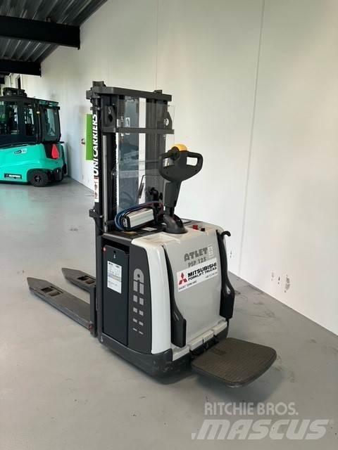 Atlet PSP125 Lavansiirtotrukit ajotasolla