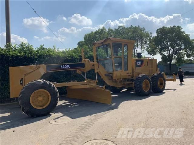 CAT 140K Tiehöylät