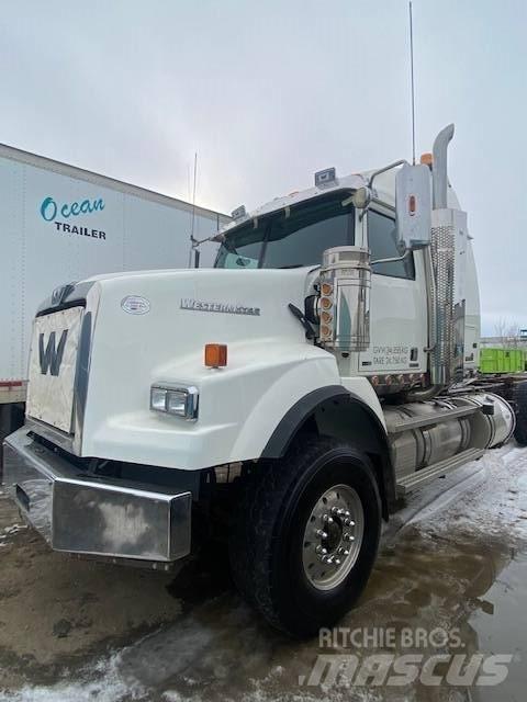 Western Star 4900SB Vetopöytäautot