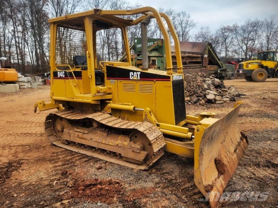 CAT D 4 C Telaketjupuskutraktorit