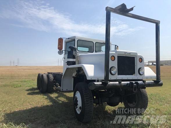 Diamond T M13 Kuorma-autoalustat