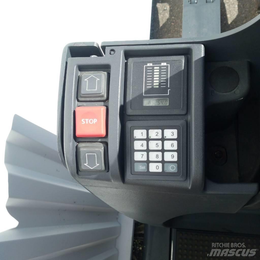 Jungheinrich ECE 220 Matalakeräilytrukit