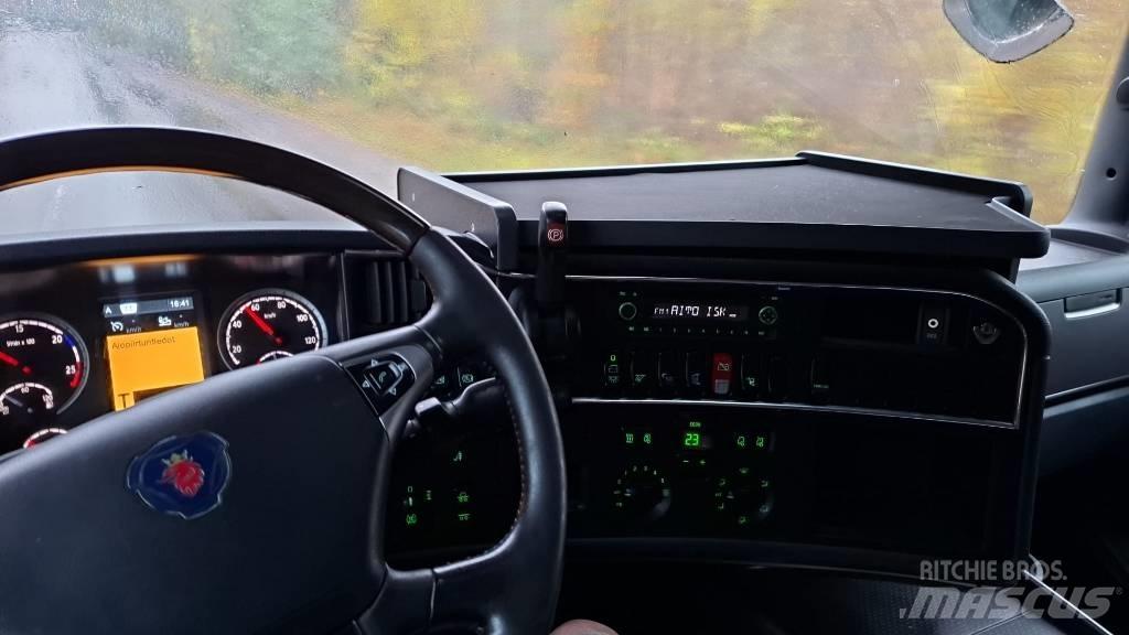 Scania R 560 Vetopöytäautot