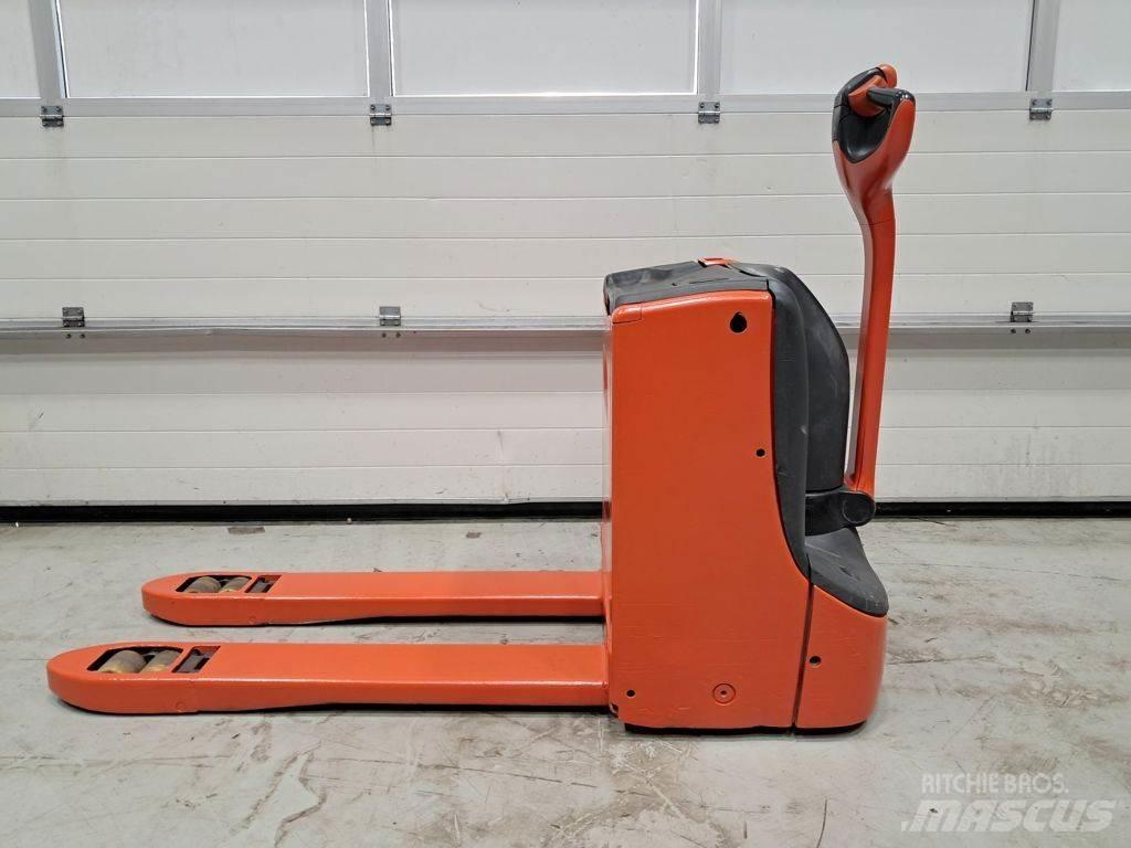 Linde T16 Lavansiirtotrukit