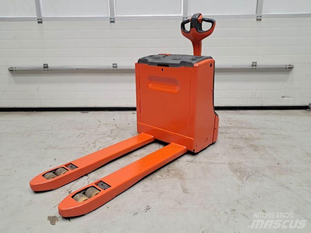 Linde T16 Lavansiirtotrukit